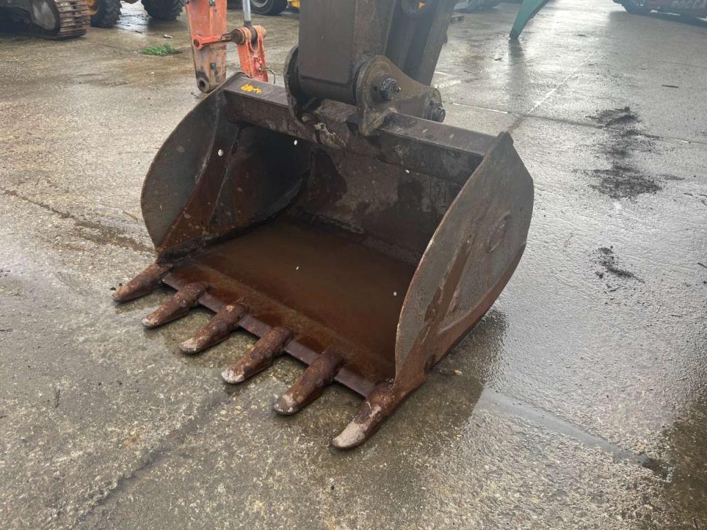 Hitachi ZX240N-3 Photo 11