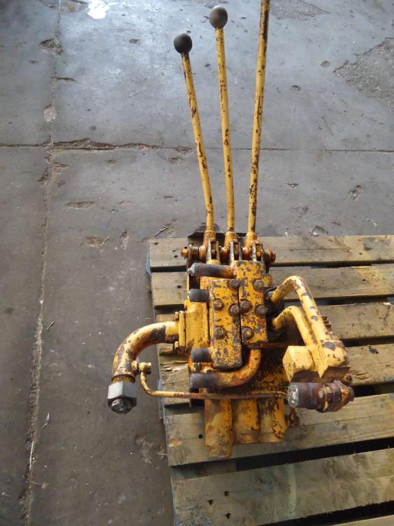 Distributeur hydraulique pour Fiat FL6 Photo 4