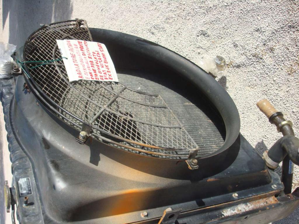 Radiateur eau pour Fiat Hitachi EX 215 Photo 1