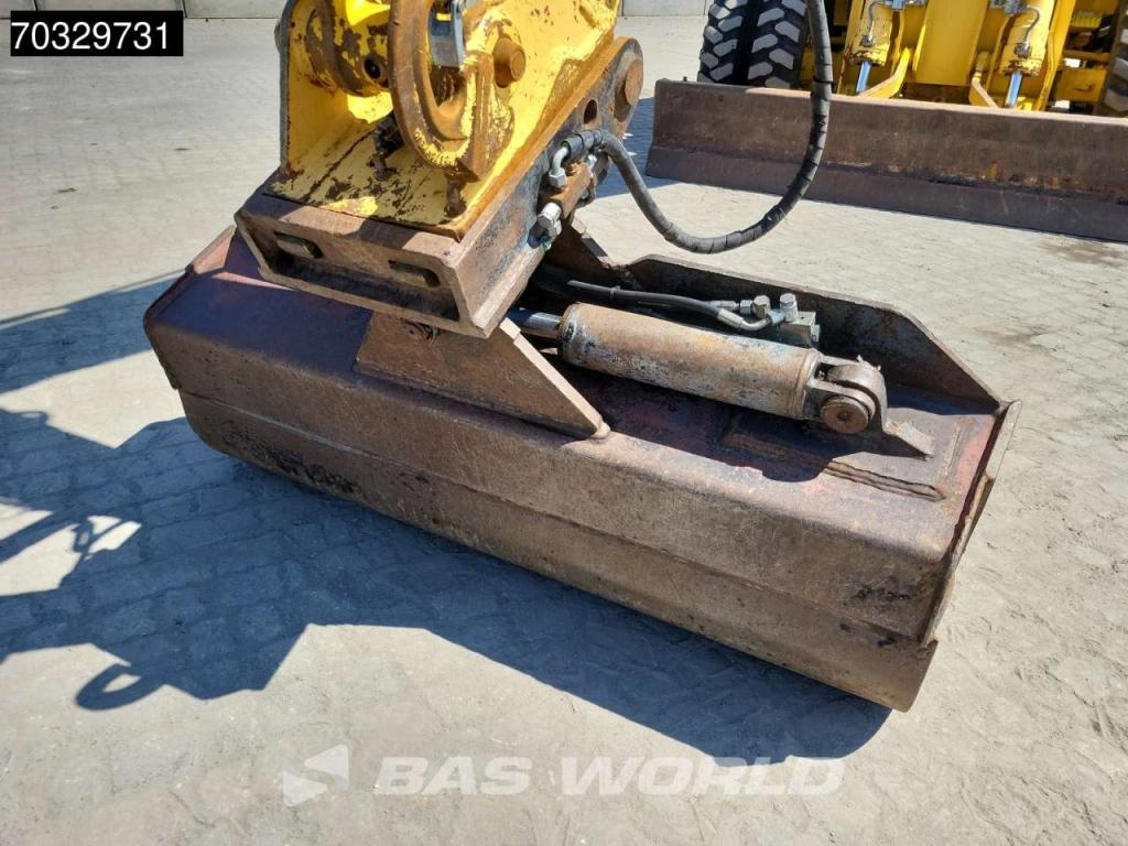 Komatsu PW118 MR-8 3 Buckets + Hammer Photo 16