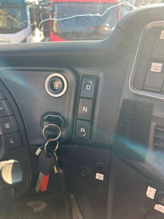 Iveco X-WAY 570 Photo 23