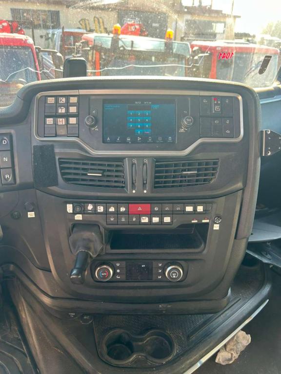 Iveco X-WAY 570 Photo 24
