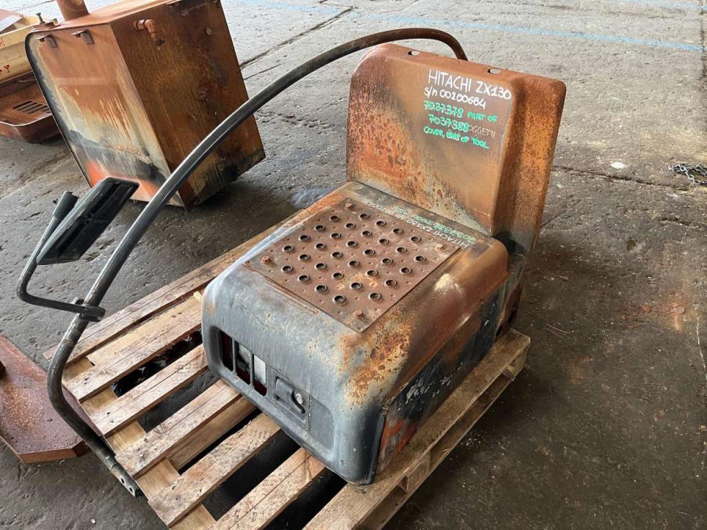Hitachi ZX130 Photo 19