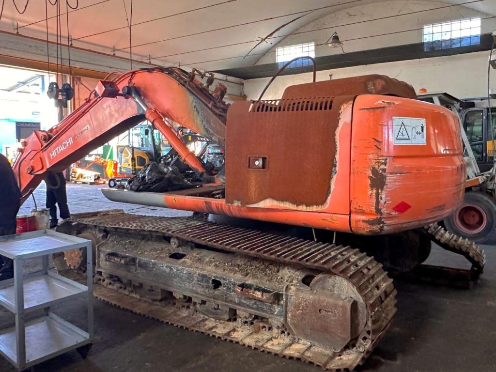 Hitachi ZX130 Photo 3