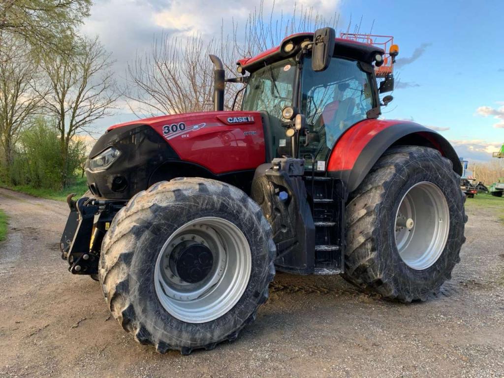 Case IH OPTUM 300 CVX Photo 1