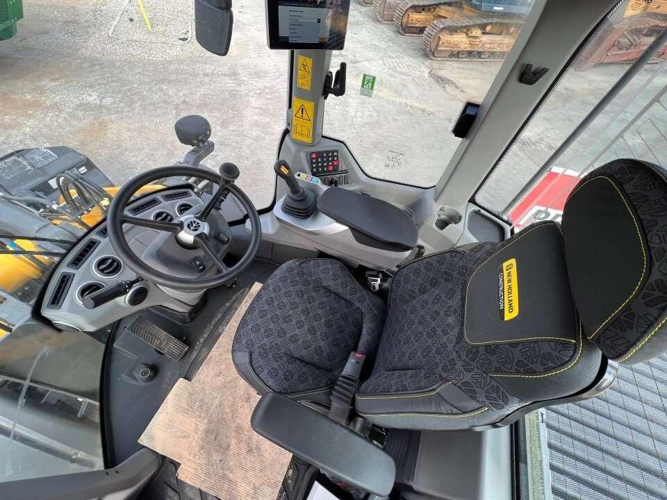 New Holland W110D Photo 8
