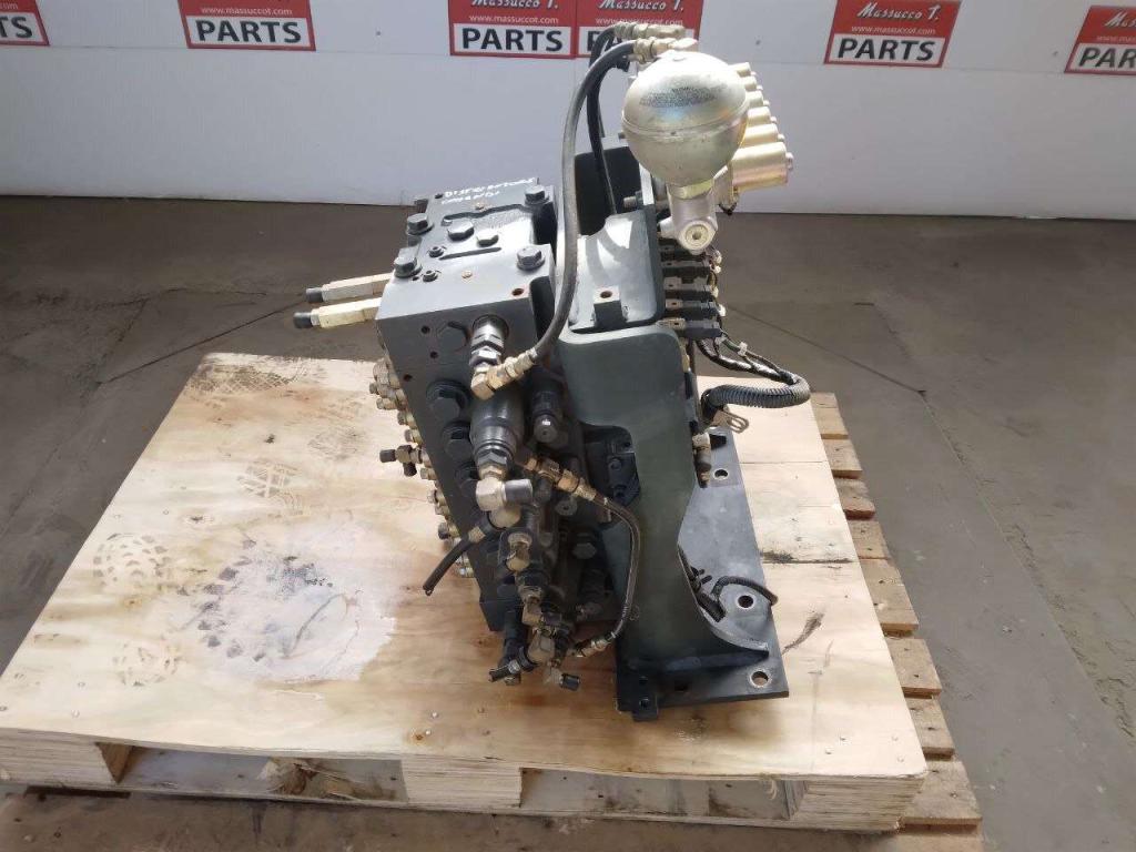 Distributeur hydraulique Photo 6