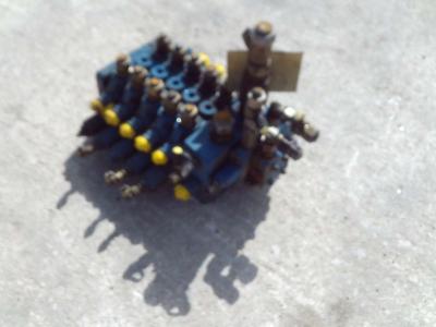 Distributeur hydraulique pour Mecalac 12MXT en vente par OLM 90 Srl