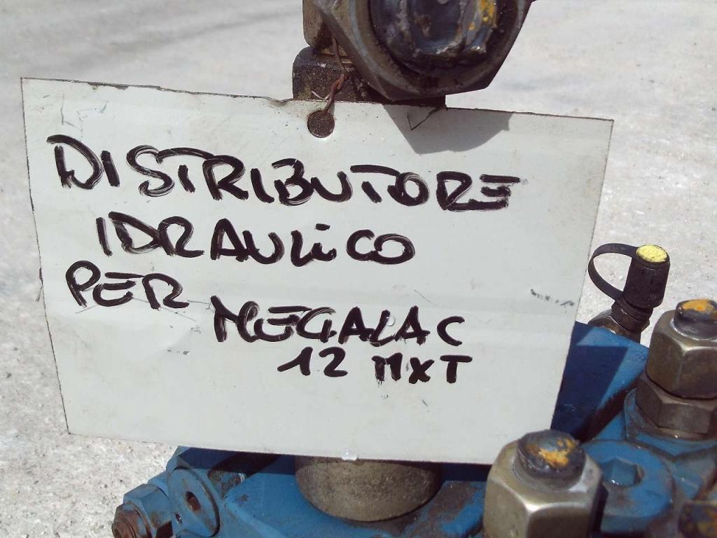 Distributeur hydraulique pour Mecalac 12MXT Photo 5