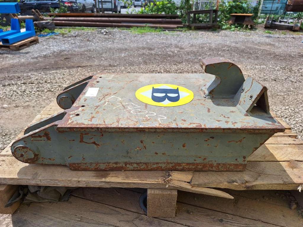 S1 for 20-25 ton excavators Attachment plate Photo 4