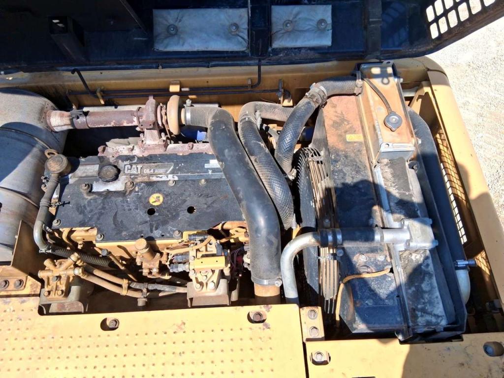 Caterpillar 323D Photo 9