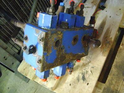 Distributeur hydraulique pour Fiat Kobelco W 130 Evo en vente par PRV Ricambi Srl