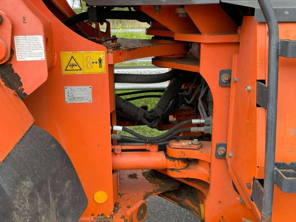 Hitachi ZW150 Photo 16