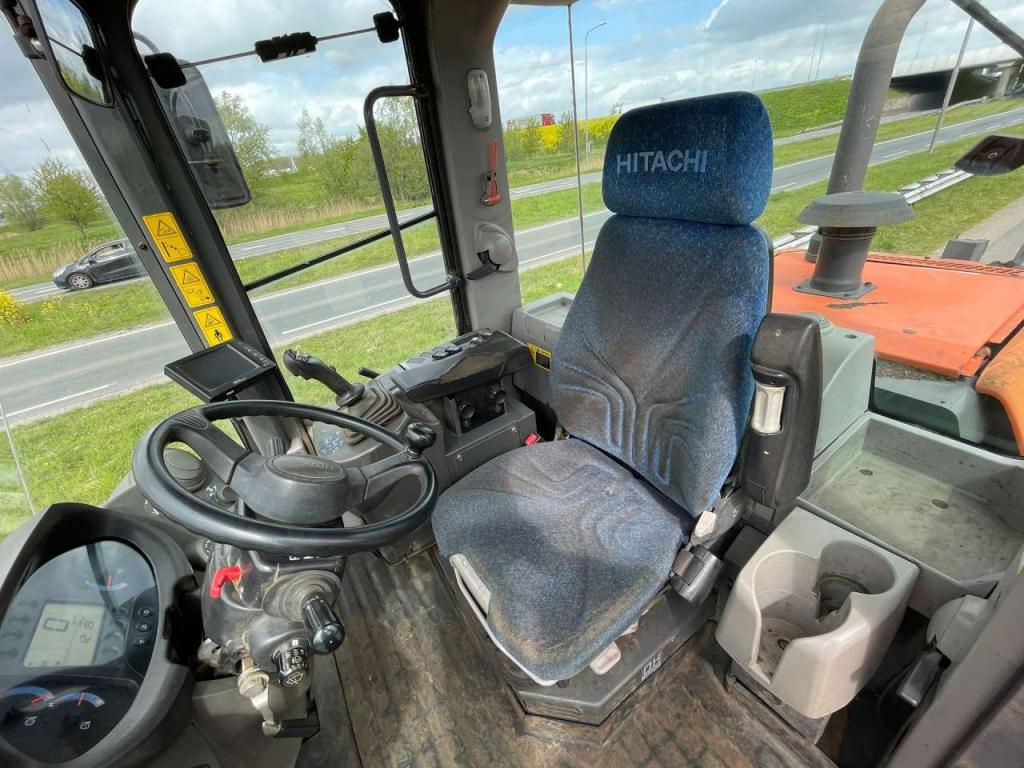 Hitachi ZW150 Photo 18