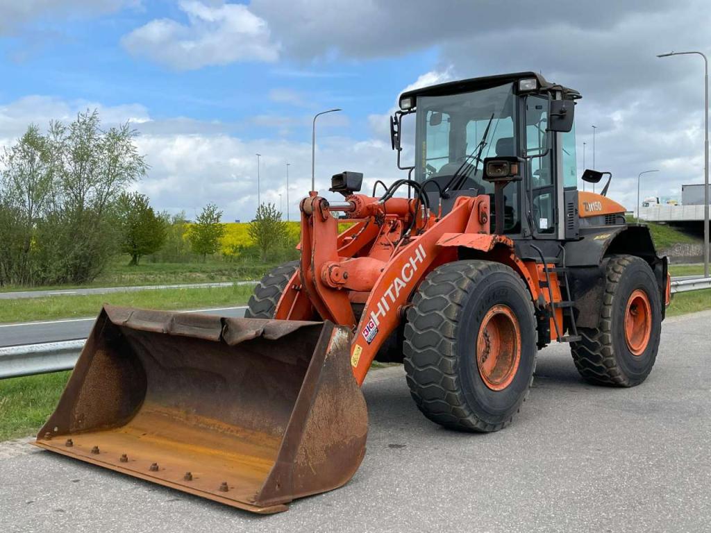 Hitachi ZW150 Photo 2