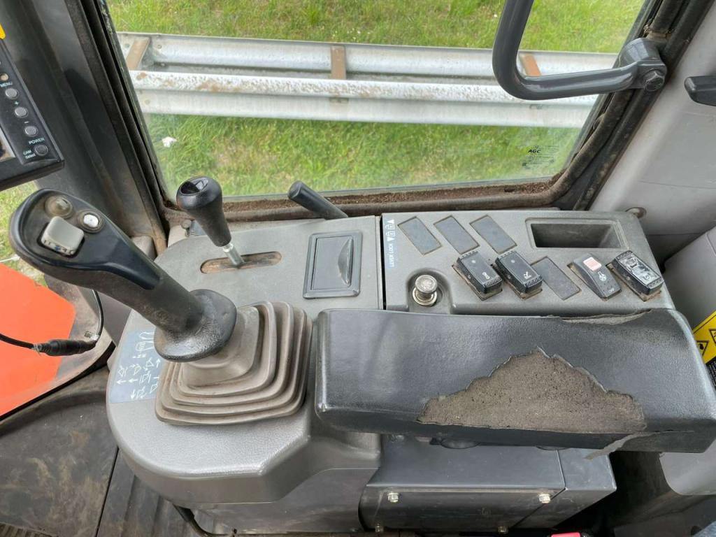 Hitachi ZW150 Photo 20