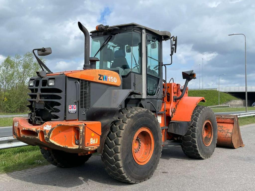 Hitachi ZW150 Photo 5