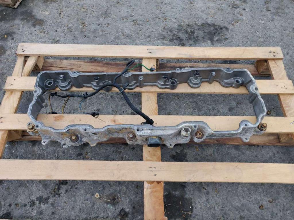 Couvercle de culbuteurs pour Caterpillar C9 Photo 2