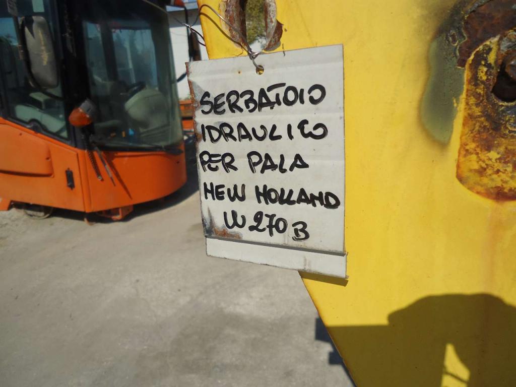 Réservoir de huile pour New Holland W270B Photo 5