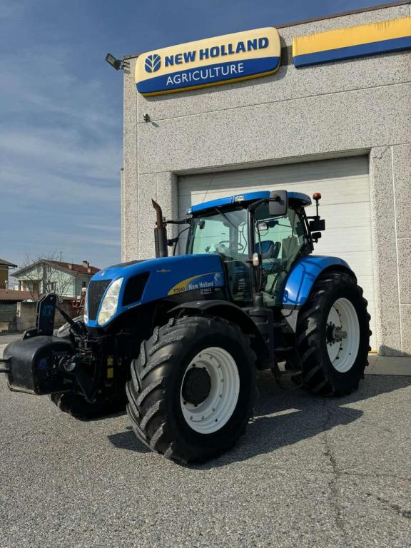 New Holland T7040 Photo 1