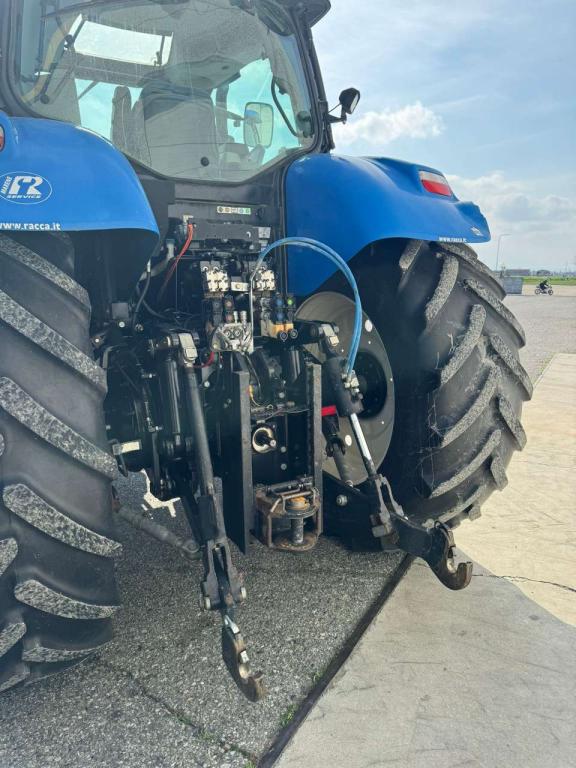 New Holland T7040 Photo 3