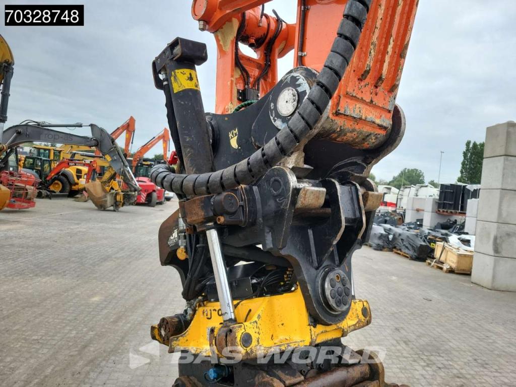 Hitachi ZX250 LC -6 Roto + Bucket Photo 14