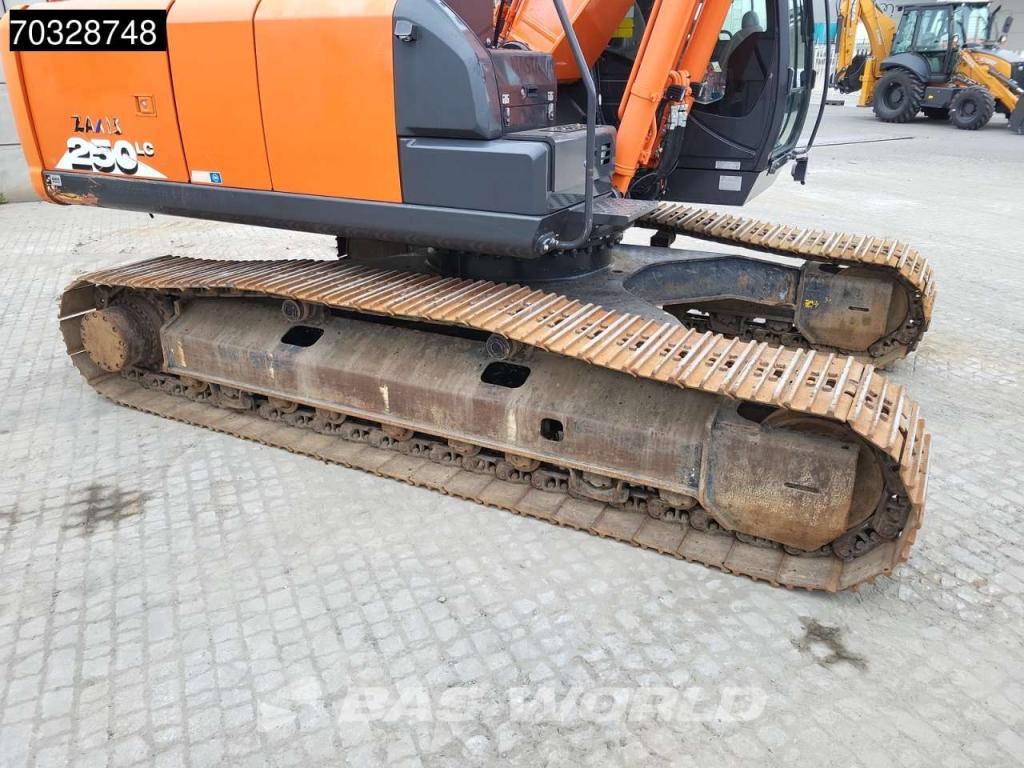 Hitachi ZX250 LC -6 Roto + Bucket Photo 20