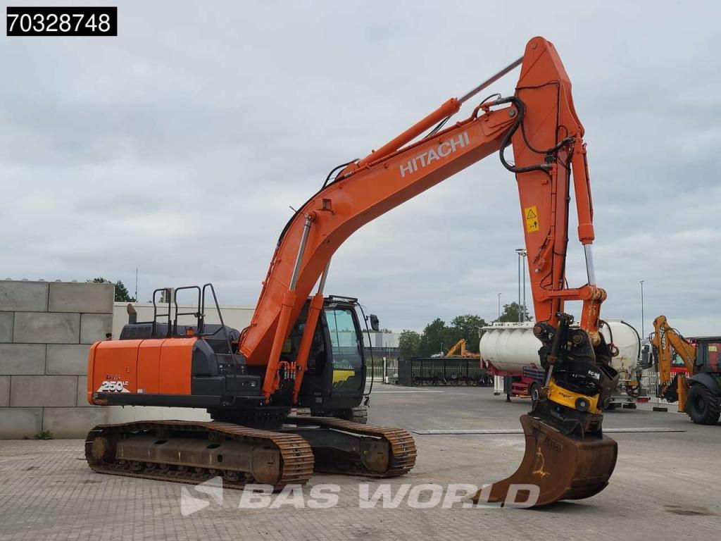 Hitachi ZX250 LC -6 Roto + Bucket Photo 6
