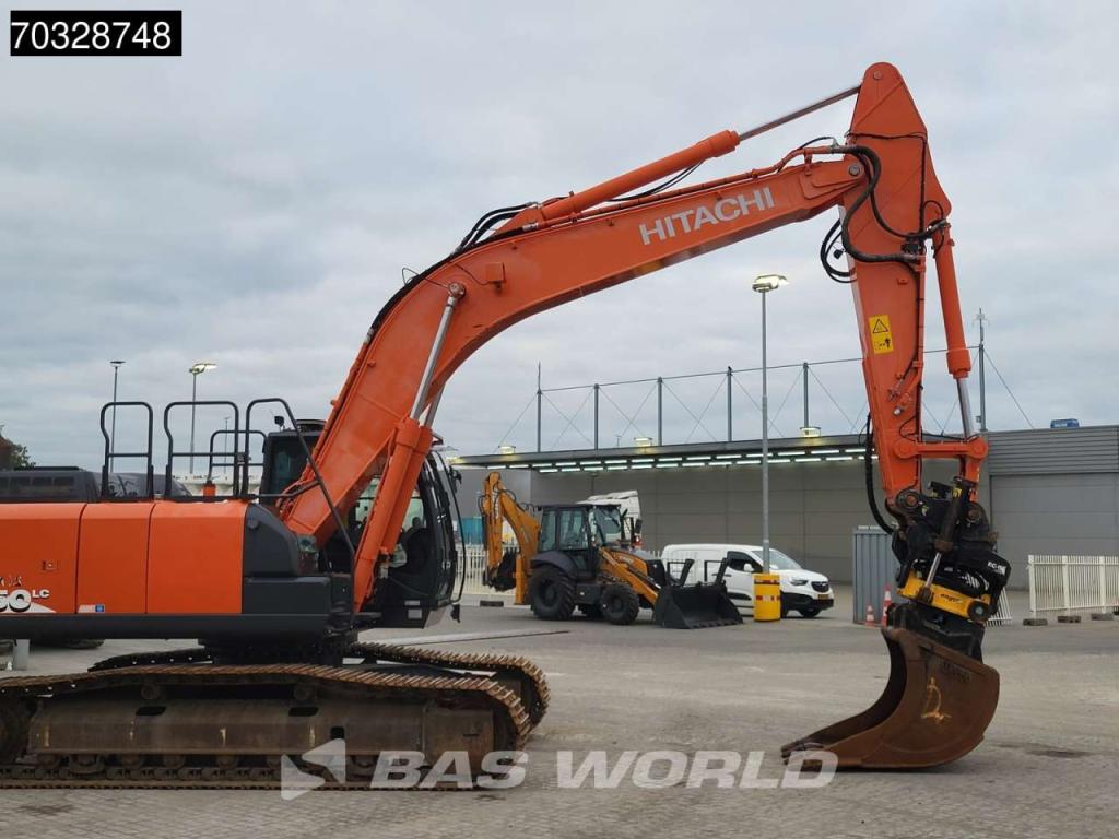 Hitachi ZX250 LC -6 Roto + Bucket Photo 7