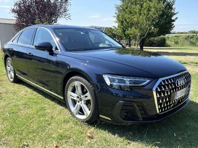 AUDI A8 Photo 1