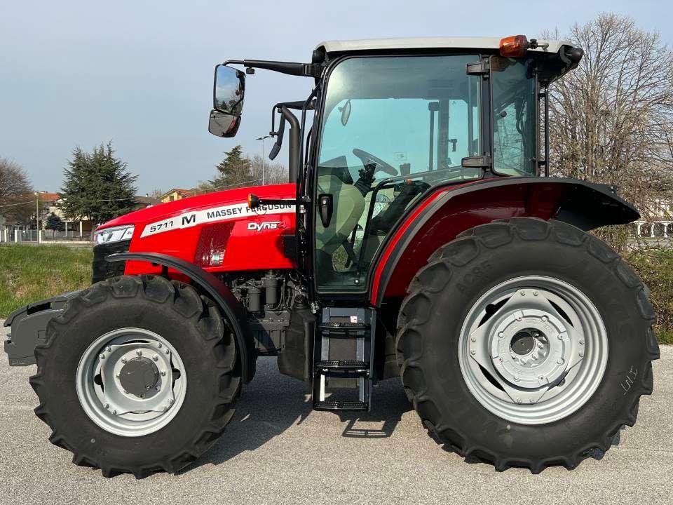 Massey Ferguson 5711 DYNA4 4X4 Photo 2