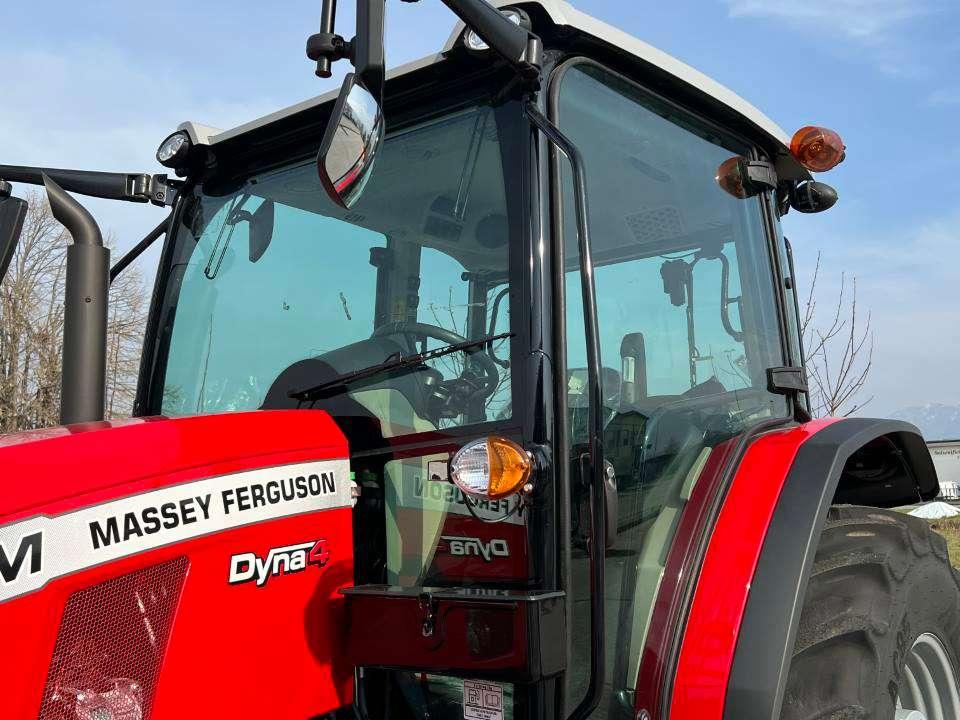 Massey Ferguson 5711 DYNA4 4X4 Photo 5