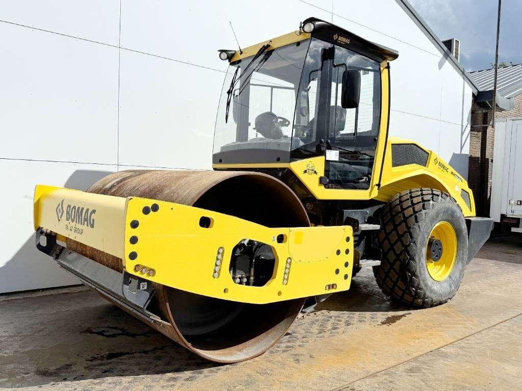 Bomag BW211DH-5 - German Machine / Only 1311 Hours Photo 2