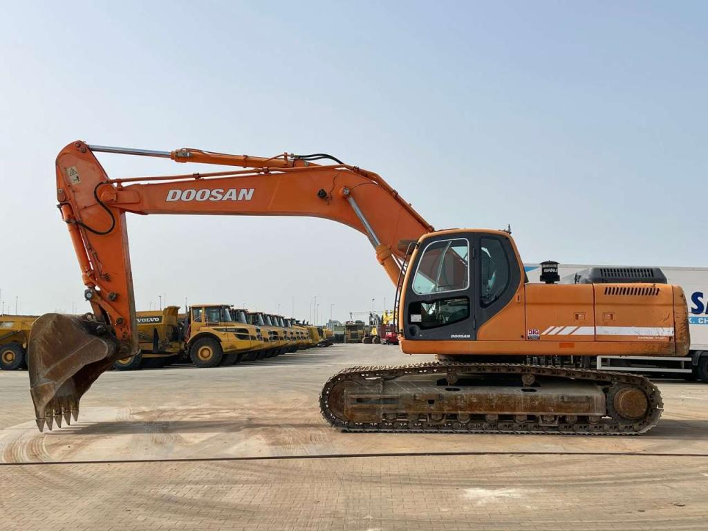 Doosan DX300LC Photo 1