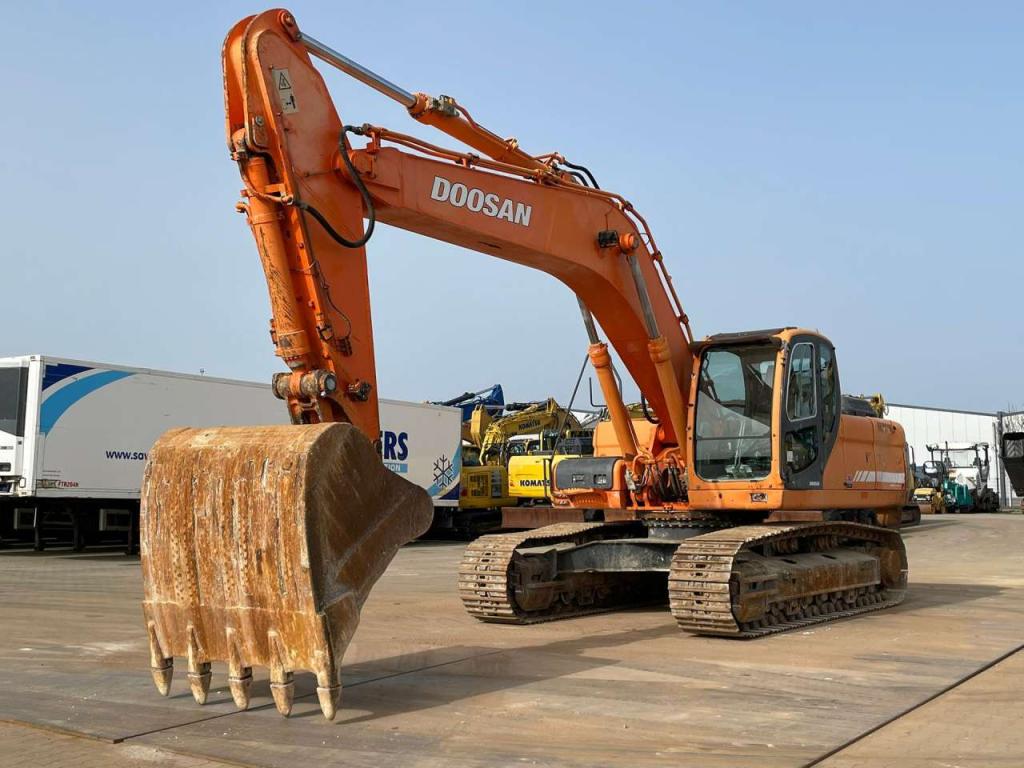 Doosan DX300LC Photo 2