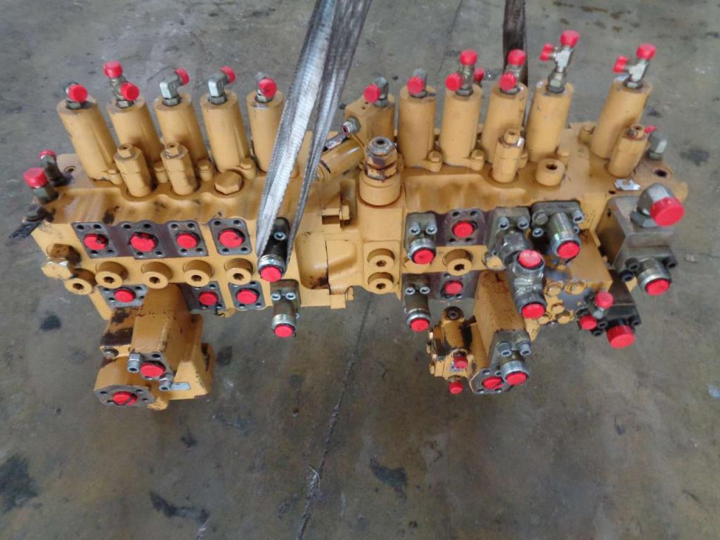 Distributeur hydraulique pour Caterpillar 318 C Photo 1