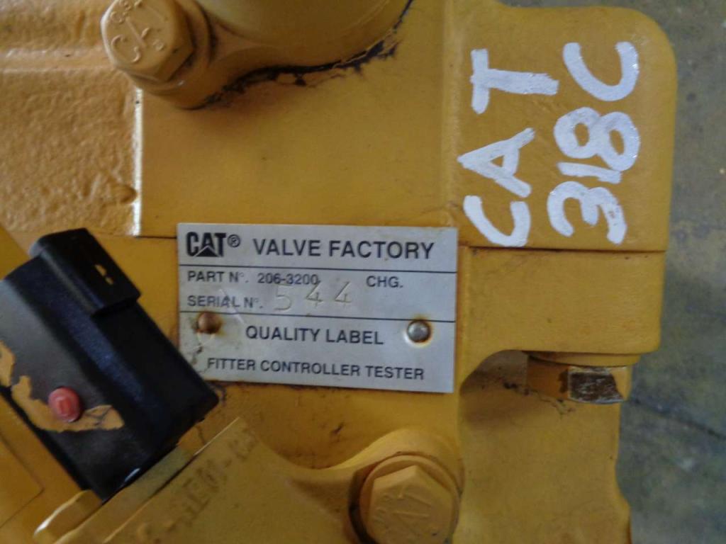 Distributeur hydraulique pour Caterpillar 318 C Photo 2