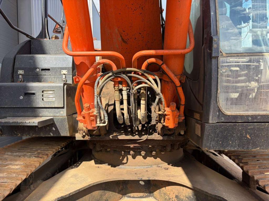 Hitachi ZX300LCN-6 Photo 10
