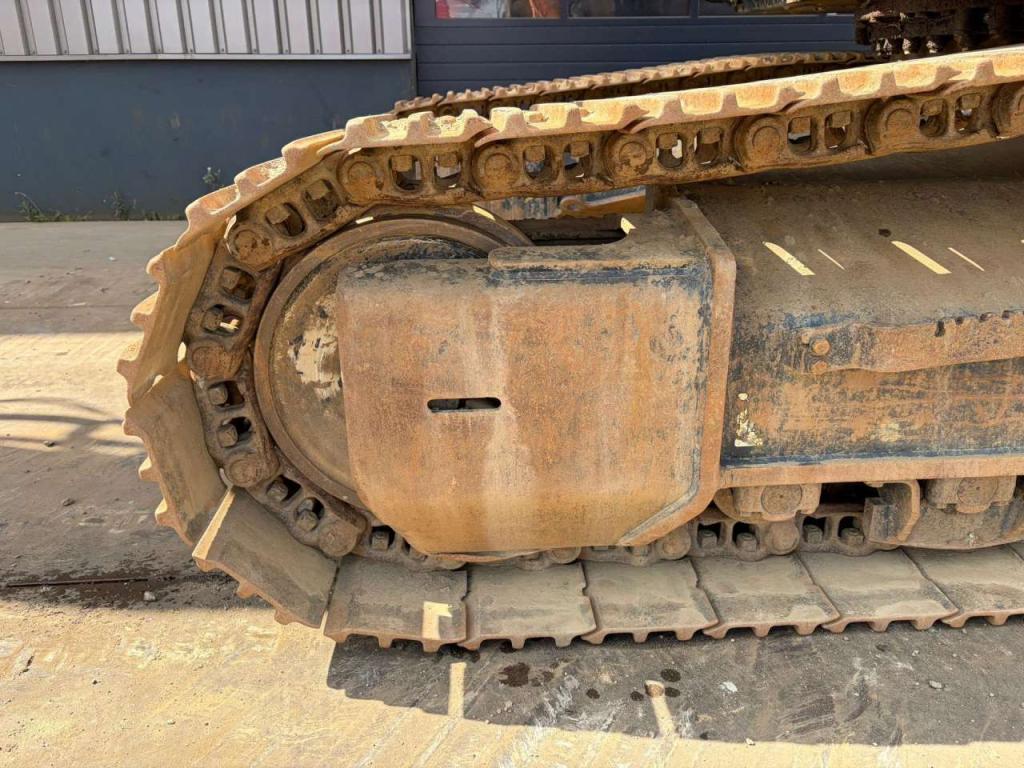 Hitachi ZX300LCN-6 Photo 11
