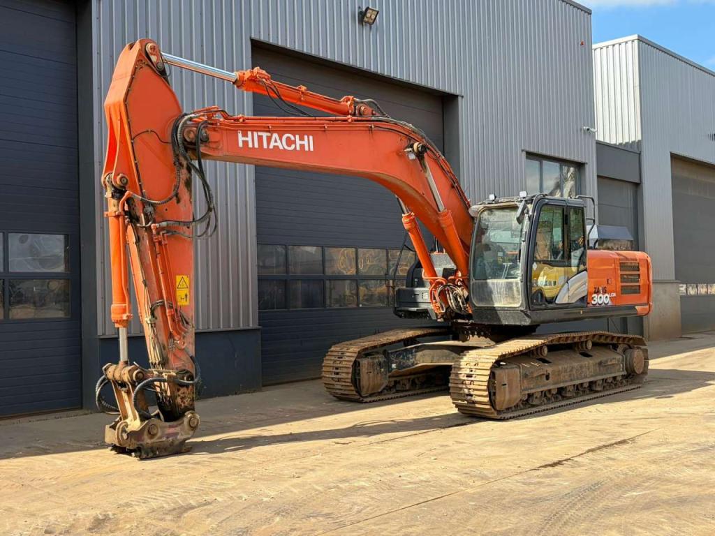 Hitachi ZX300LCN-6 Photo 2