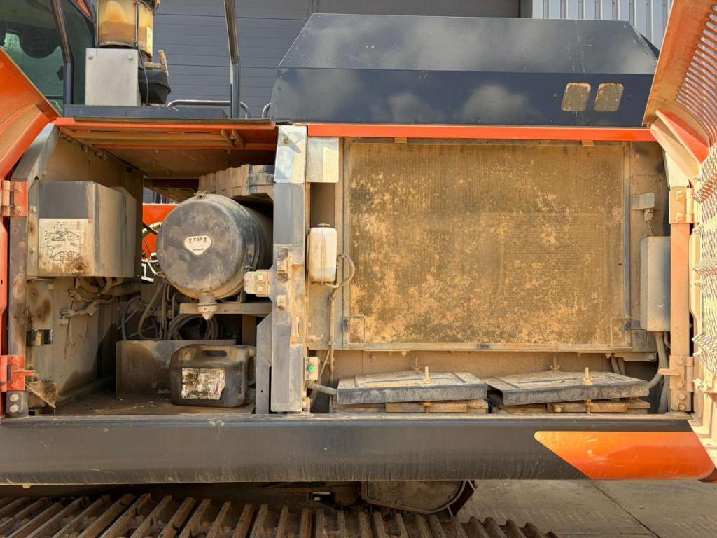 Hitachi ZX300LCN-6 Photo 28