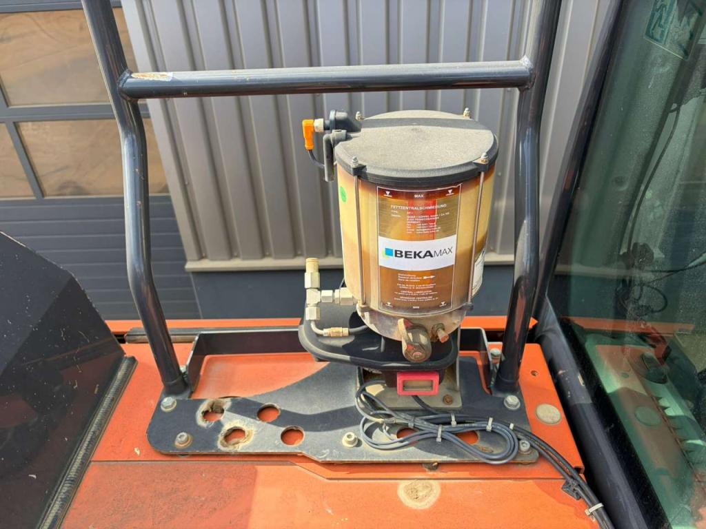 Hitachi ZX300LCN-6 Photo 30