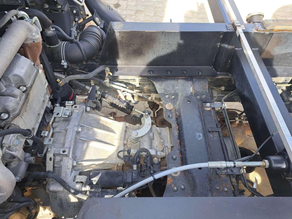 Isuzu L35 Photo 19