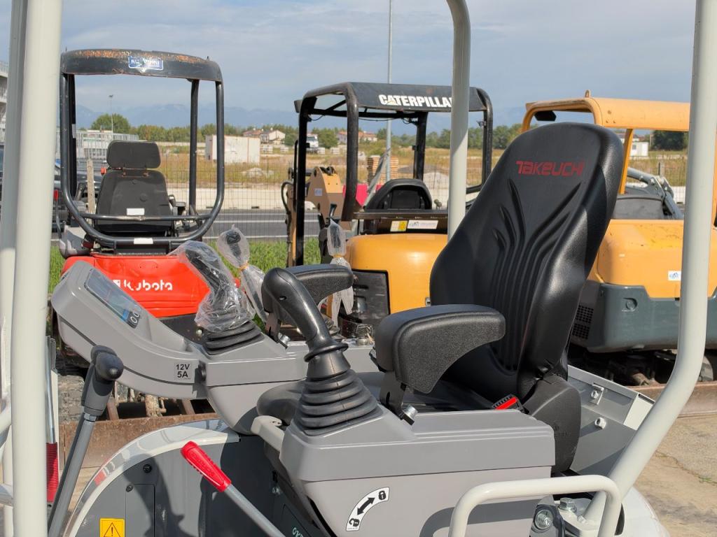 Takeuchi TB217R Photo 7