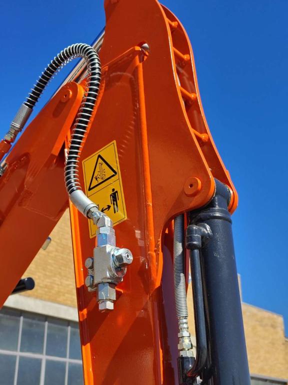 Hitachi ZX 19U-6 YR Photo 10