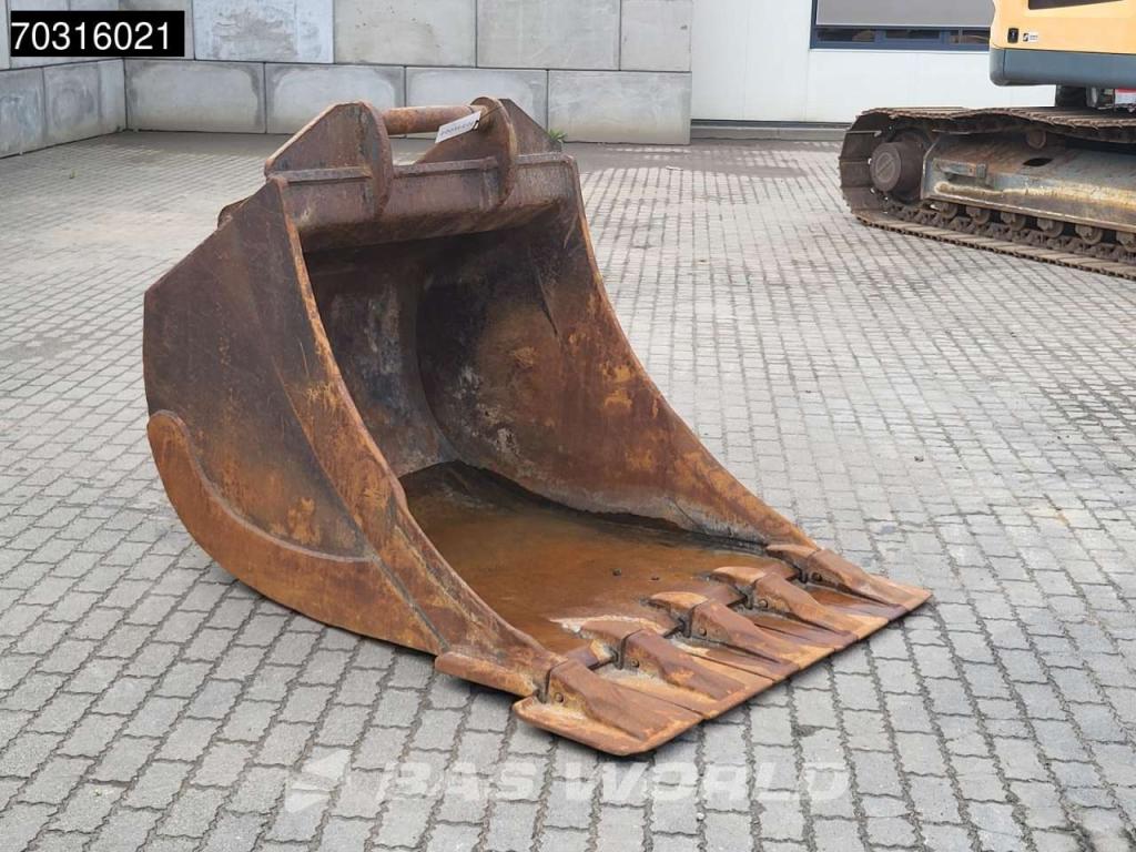 Liebherr R926 Engcon - 2 Buckets Photo 19