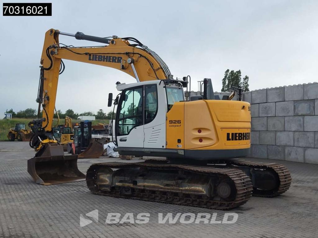 Liebherr R926 Engcon - 2 Buckets Photo 3