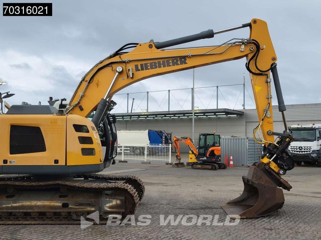 Liebherr R926 Engcon - 2 Buckets Photo 8