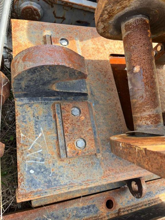 S2 for 25-32 ton excavators Attachment plate Photo 4