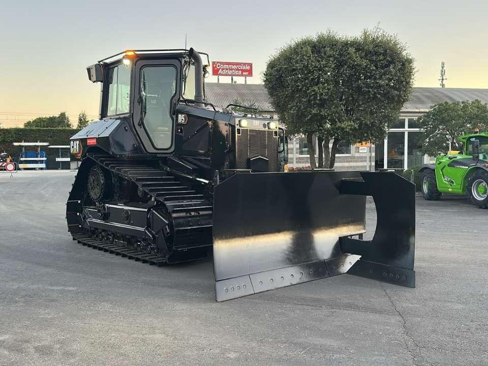 Caterpillar D5 Photo 1